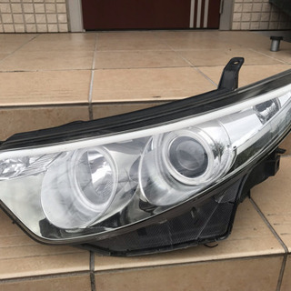  目立ち度200%！50エスティマ純正加工ライトです