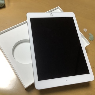[美品]iPad (第 6 世代) Wi-Fi　128 GB　シルバー