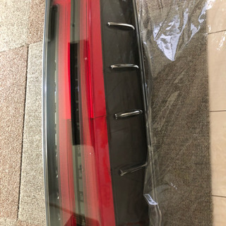 80ノア後期の純正テールになります！