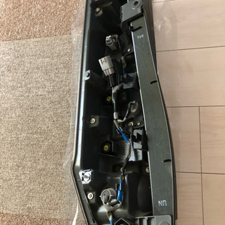 80ノア後期の純正テールになります！