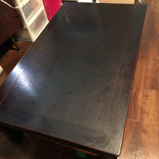 渋めの黒の大きめローテーブル