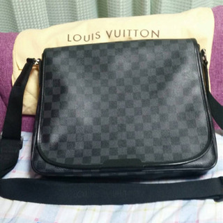 Louis Vuitton ダミエ・グラフィット メッセンジャーバッグ LOUIS VUITTON ルイヴィトンダミエ グラフィットメッセンジャー