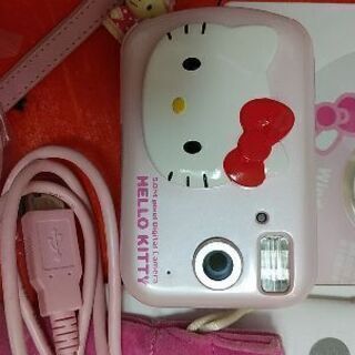 ピンクのキティちゃんのデジタルカメラ