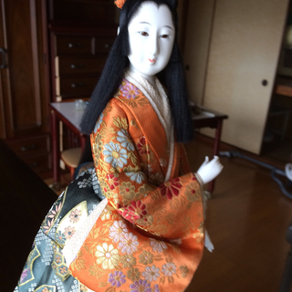 品のある顔立ちの日本人形