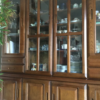 食器棚（中身の食器は売り物ではありません）