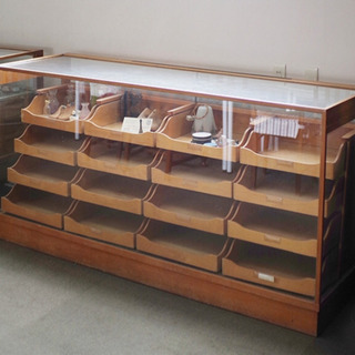 アンティークのシャツケース