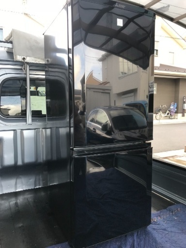 取引中高年式2016年製三菱冷凍冷蔵庫人気の黒146L。千葉県内配送無料。設置無料。
