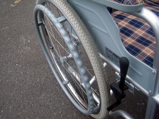 恵庭発】幸和製作所 スチール製 折り畳み車いす 手動自走式 WHSE01DC