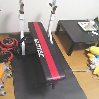 はい。週末セールでーす折りたたみベンチプレス(本体＋マット)