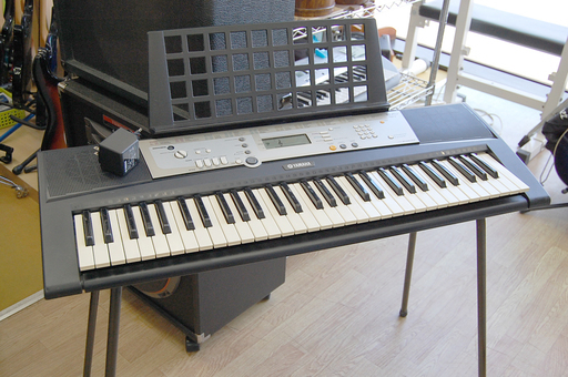 YAMAHA/ヤマハ 電子キーボード PORTATONE PRS-E203 ポータトーン スタンド・譜面台付き 動作確認済み ☆ PayPay(ペイペイ)決済可能 ☆ 札幌市 清田区 平岡