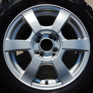 ノート、ティーダ、ｂＢなどに！　Ｇｕｒｔｎａ　１５インチ　スタッドレス