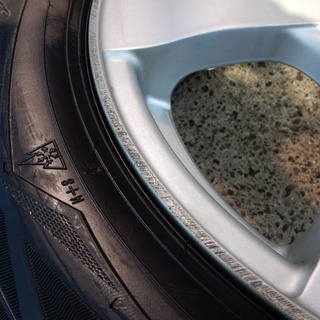 ノート、ティーダ、ｂＢなどに！　Ｇｕｒｔｎａ　１５インチ　スタッドレス