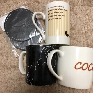マグカップと合成皮革のコースター