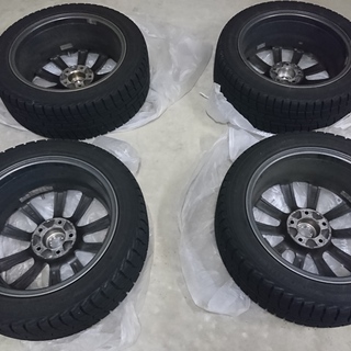 スバル　レヴォーグのスタッドレスタイヤホイール付きとノーマルタイヤ