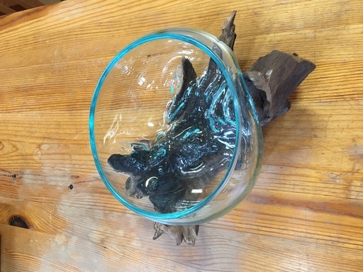 ガラスの器と木の置物②