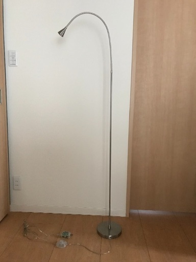 IKEAフロア読書ランプ