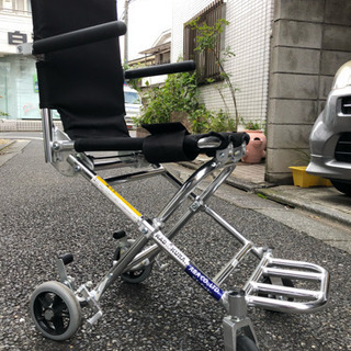 軽量・折りたたみ車椅子