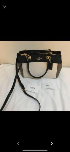 ★新品★coach トライカラーバック★プレゼントにも！