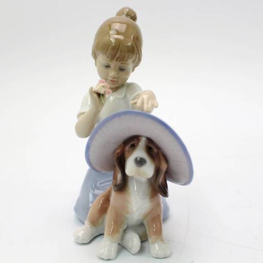 532)【美品・ガラスケース付】リヤドロ 人形 少女置物『おめかししよう