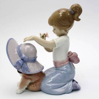 *532)【美品・ガラスケース付】リヤドロ 人形 少女置物『おめかししようね』6862 陶器 フィギュリン LLADRO ※直接引取り限定※川崎から