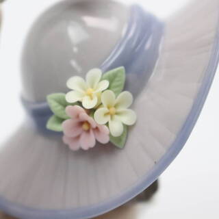 *532)【美品・ガラスケース付】リヤドロ 人形 少女置物『おめかししようね』6862 陶器 フィギュリン LLADRO ※直接引取り限定※川崎から