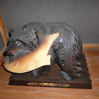 北海道土産のクマの木彫り