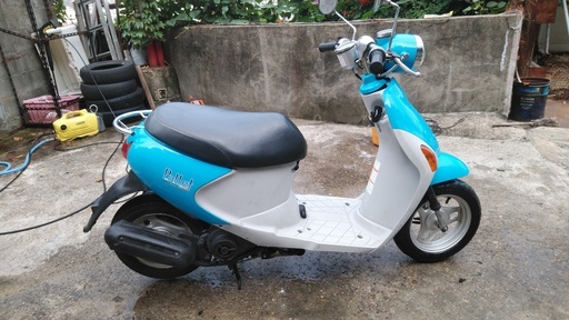 スズキレッツ4パレット CA41A 青 鮮やかな青色カワイイ丸目