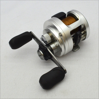 SHIMANO 12カルカッタ100 ベイトリール 右ハンドル ブラックバス 池 