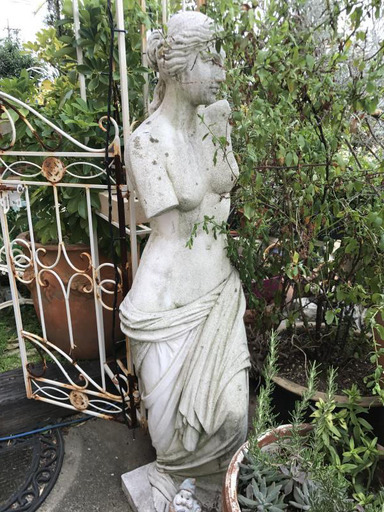 西洋彫刻洋風女性像お売りします。インテリア 置物 アウトドア オブジェ 裸婦像 庭園 エクステリア