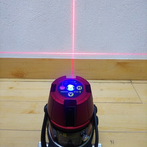 値下げです！！ヤマシン屋内外兼用レーザー墨出し器＆エレベーター三脚