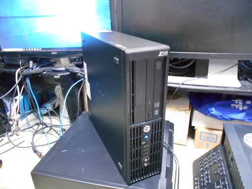デスクトップパソコン  HP Z220 Windows10 i3-3220 メモリ4GB 　　HDD320GB HDD使用時間約10時間