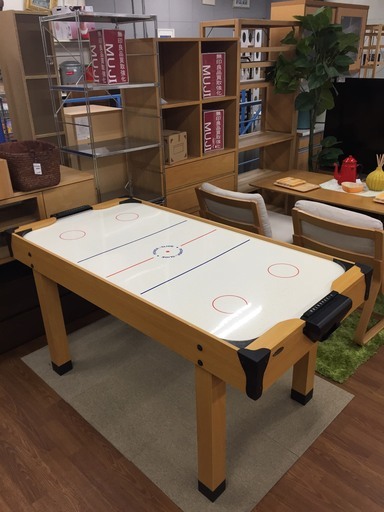 エアホッケー　家具売場にて展開中！！！