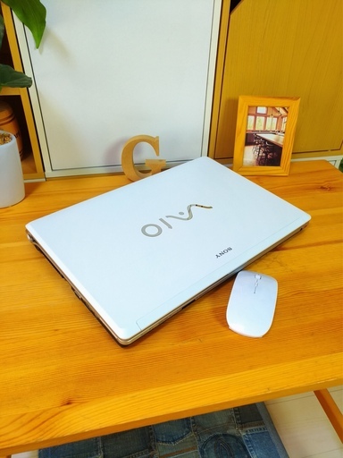 綺麗で可愛いホワイトVAIO♪　高性能core2　メモリ4G　SONY　VAIO　特大16.4インチ画面　最新Windows10　64Bit　大容量320G　白　高級感　16.4インチ　　マウス付き 　ノートパソコン　無線LAN　Wi-Fi対応　ウェブカメラ付き　DVDドライブ