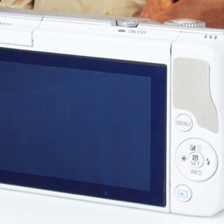 ●1800万画素●新品のMレンズ●WIFI内蔵●キャノン EOS M10 ゆうパック代引き発送！送料代引き手数料無料！