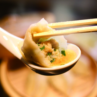 六本木で人気の中華居酒屋・餃子店。