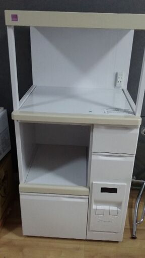 決まりました　米びつ付きレンジ台
