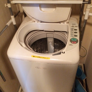 現役洗濯機(200年製５キロ)