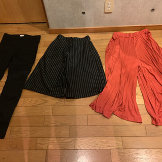 写真のパンツ300円でお譲りします