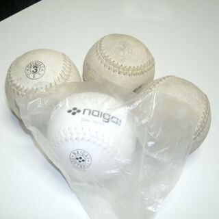 ソフトボール１部用naigai皮ボール　５００円に値下げしました。