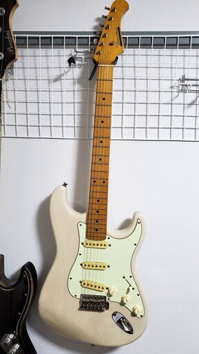 Bacchus BST-350 エレキギター