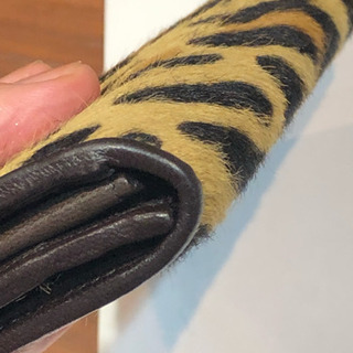 プラダ レオパード柄サイフ