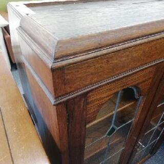 582 イギリスアンティーク　キャビネット