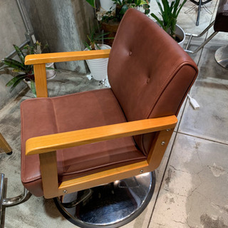 美容院のオシャレな椅子
