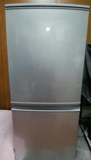 都内限定配達の\r\n17年製　シャープの冷蔵庫137L　2ドア