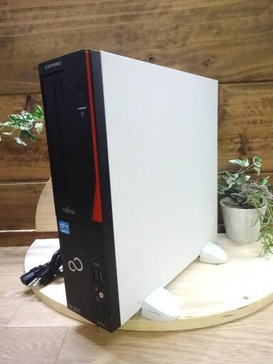 新品SSD240GB メモリ8GB Core i3 液晶セット】富士通 デスクトップ