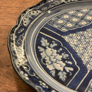 吉岡将弐 ダミ花蝶文輪花皿 吉岡将弐 ダミ花蝶文輪花皿