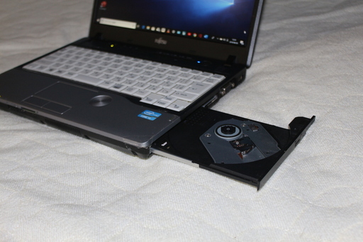 富士通ノートパソコン P771 メモリー4GB、HDD250GB,無線ラン内蔵