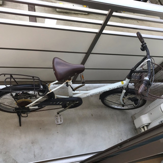 白色の自転車です