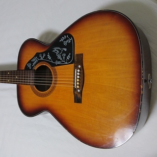 古いアコースティックギター