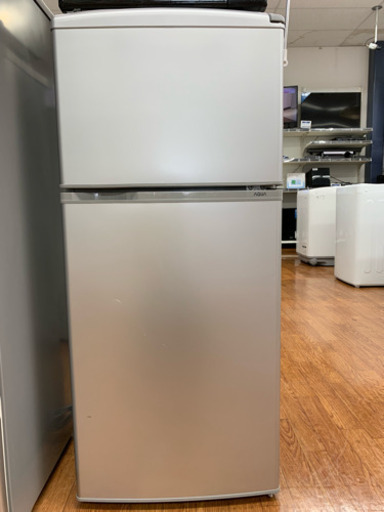 一人暮らしに最適なサイズになっちゃった2017年製AQUA2ドア冷蔵庫です!